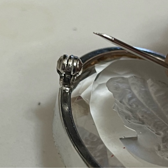 Vintage Etched Lucite Cameo Brooch - Picture 3 of 4